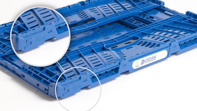 Hogere zijkanten van de bodem zorgen voor meer draagvermogen, maar zijn nefast voor de stapelbaarheid in gesloten toestand. Door de interlocking ook onder de 70° lijn van het Didak logo te houden, behouden we de sterkte van de bodem, wordt voldaan aan de stapelbaarheid van 30mm en boeten we niet in aan branding. 